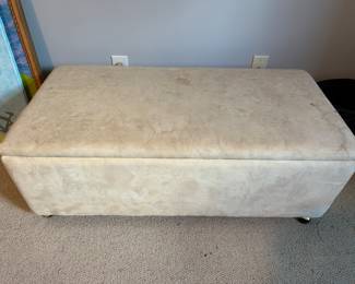 Storage ottoman