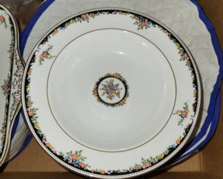 Place settings & serving pieces, Wedgwood Osborne pattern