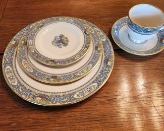 Place settings & serving pieces, Wedgwood, Osborne pattern