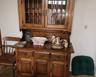 Ethan Allen hutch