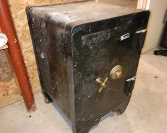 1920 safe, SUPER HEAVY, BUYER MOVES (in basement)