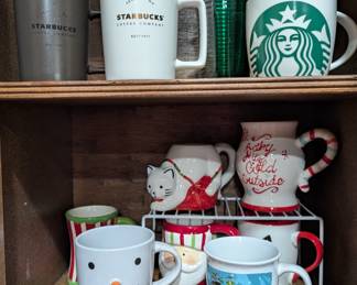 Star Bucks, Christmas mugs