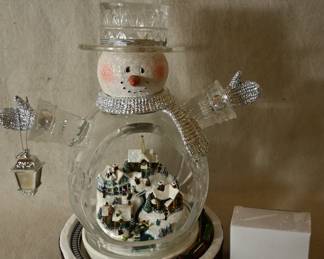 Thomas Kinkade Snowman Electric Train Light up - NEW