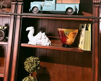 Accessories and statues