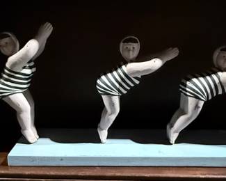Diving ladies wooden statue
