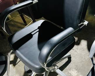 Barber adjustable height chair
