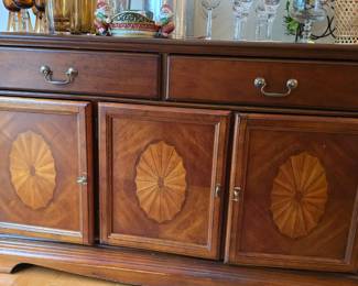 Small Buffet w/felt drawers Approx 6"