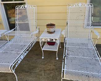 2 chaises roll, but need some work on the paint