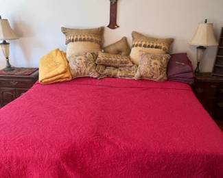 2 Twin Tempur-pedic therapeutic mattress makes into KING bed with seperate controls. head and foot  Great condition