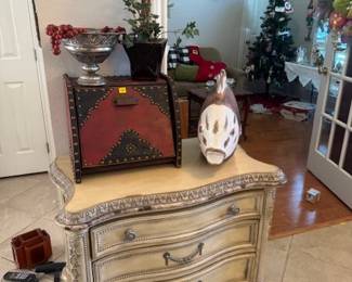 Decor and side table for your living room