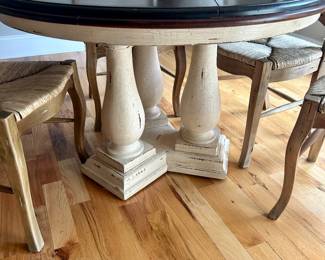 pedestal base on 46” round table