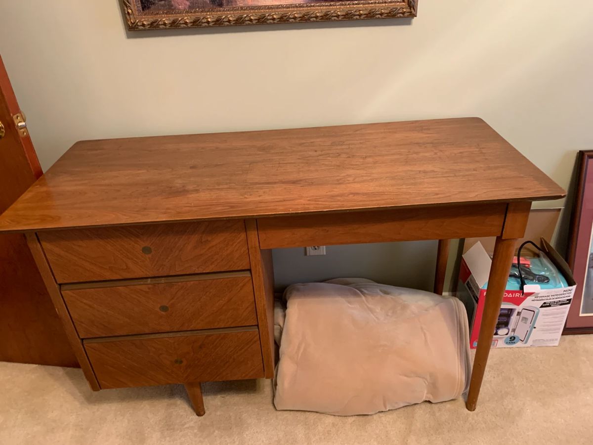#8	Mid century desk with 4 drawers 48x20x30	 $125.00