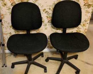 #24	black desk with adj height	 $25.00 sold
#25	black desk with adj height	 $25.00