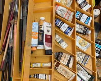 #98	tool box of oil paints and paint brushes 	 $30.00