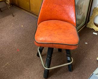 #139	vintage orange mid century chair 	 $30.00