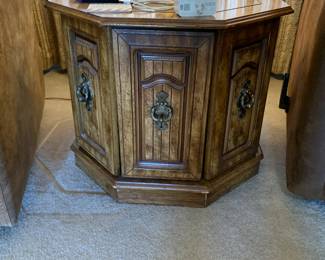 #35	octangle drum end table with 1 door as is 25 x 19	 $25.00 
#36	octangle drum end table with 1 door as is 25 x 19	 $25.00