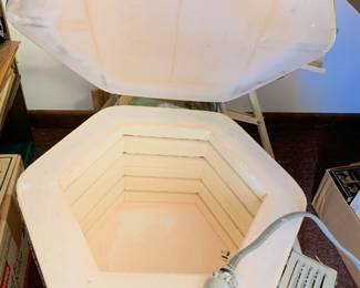 #89	110 kiln by Paragon with shelves 	 $125.00