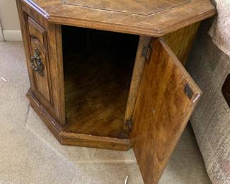 #35	octangle drum end table with 1 door as is 25 x 19	 $25.00 
#36	octangle drum end table with 1 door as is 25 x 19	 $25.00