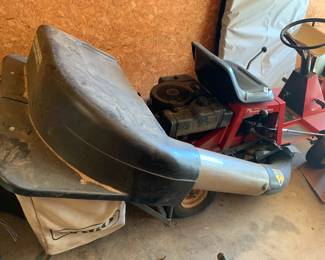 #103	toro 8-32 riding mower with grass catcher back battery is dead 	 $260.00