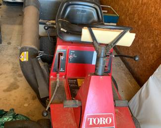 #103	toro 8-32 riding mower with grass catcher back battery is dead 	 $260.00