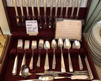 #145	Oneida Nobility 102 piece and chest 	 $50.00