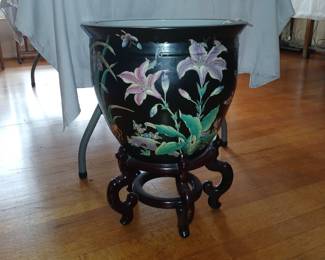 Chinese Pot & Stand