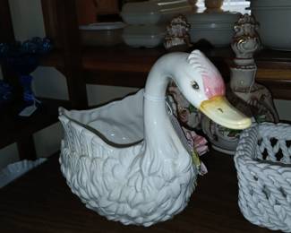 Capodimonte Swan