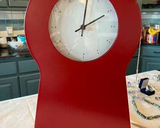 Cool keyhole style clock -- base opens for storage.