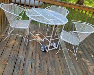 Russell Woodard style wrought iron patio set