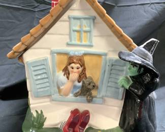 Warner Bros Wizard Of Oz Porc Cookie Jar w Lid
