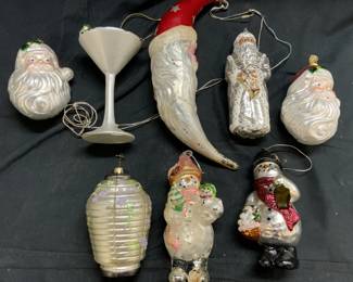 Lot 8 Assorted Christmas Ornaments
