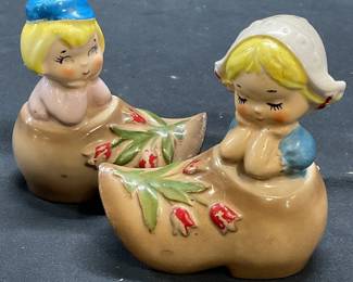 2 LEFTONS Dutch Ceramic Salt & Pepper Shakers
