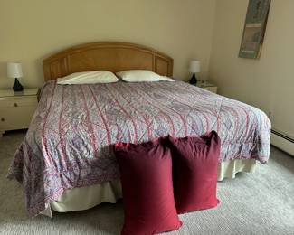 King Bed w/ Mattress and Boxspring