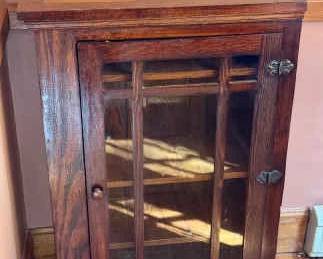 Antique Style Bookshelf / Display Case
