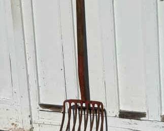 Vintage Heavy-Duty Hay Fork – 8-Tine Barn Tool
