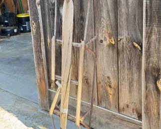 Vintage Wooden & Metal Sled – Rustic Winter Decor
