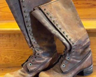Beautiful Vintage Frye Handcrafted Leather Boots - Size 8