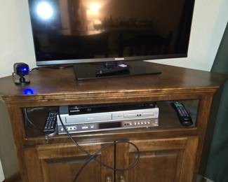 Corner TV stand & TV