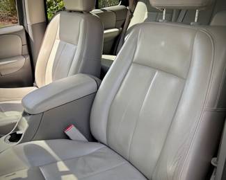 2007 Chevrolet trailblazer, 168,000 miles, fully loaded, clean title, leather seats, trailer hitch. Title available. Please note we do not give out prices before the sale.