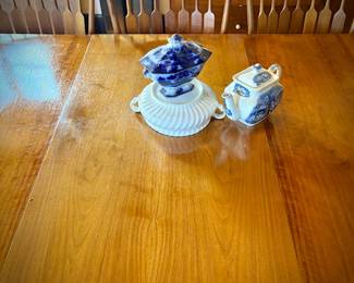 c. 1960 Drexel MCM dining table and four chairs. Shown with TWO leaves inserted. 