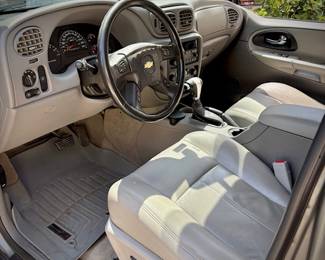 2007 Chevrolet trailblazer, 168,000 miles, fully loaded, clean title, leather seats, trailer hitch. Title available. Please note we do not give out prices before the sale.