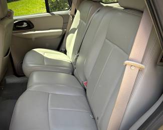 2007 Chevrolet trailblazer, 168,000 miles, fully loaded, clean title, leather seats, trailer hitch. Title available. Please note we do not give out prices before the sale.