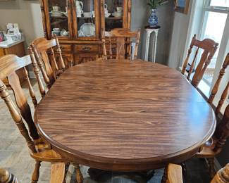 A very nice dining room / kitchen table with 6 chairs and leaf and China cabinet. 