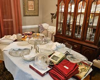 Lots of beautiful linens. 