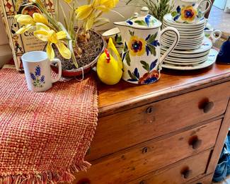 LOVE THIS PRIMITIVE CHEST.