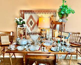 BREAKFAST ROOM WITH LARGE TRESTLE TABLE.