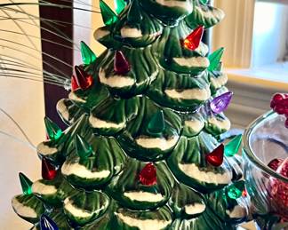 VINTAGE CERAMIC CHRISTMAS TREE.  ALWAYS COLLECTIBLE.