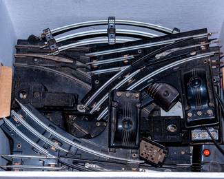 VINTAGE LIONEL TRAIN SET / TRACK