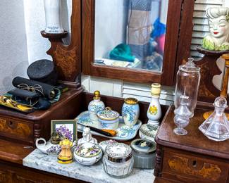 VANITY ITEMS