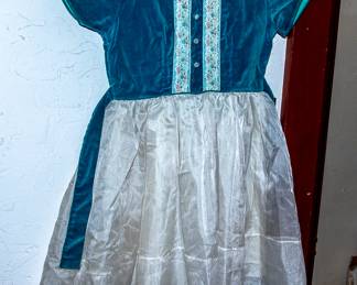 CHILDREN'S CLOTHING